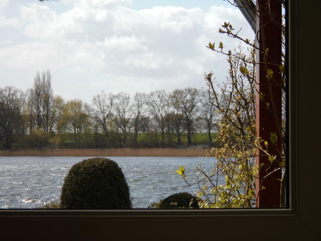 Bungalow Idylle Am See Neuruppin Exterior foto