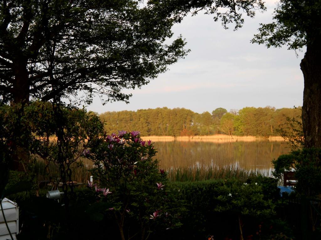 Bungalow Idylle Am See Neuruppin Exterior foto